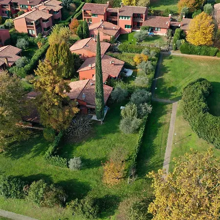 Host4u - Garda Golf With Pool And Private Parking Apartmán